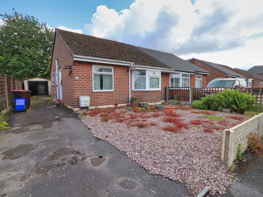 2 bed bungalow for sale in Platts Drive, Irlam M44, £265,000