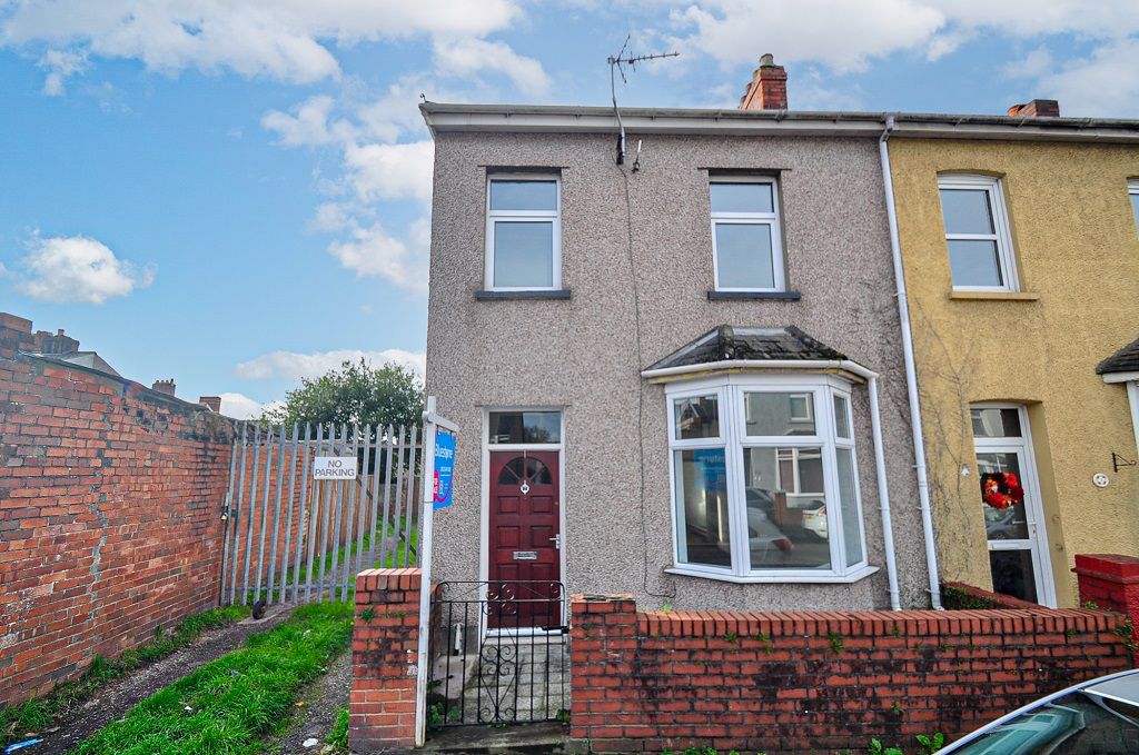 3 bed end terrace house for sale in Orchard Street, Newport NP19, £179,950