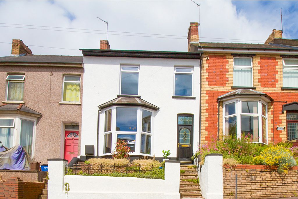 3 bed terraced house for sale in Victoria Avenue, Newport NP19, £199,995