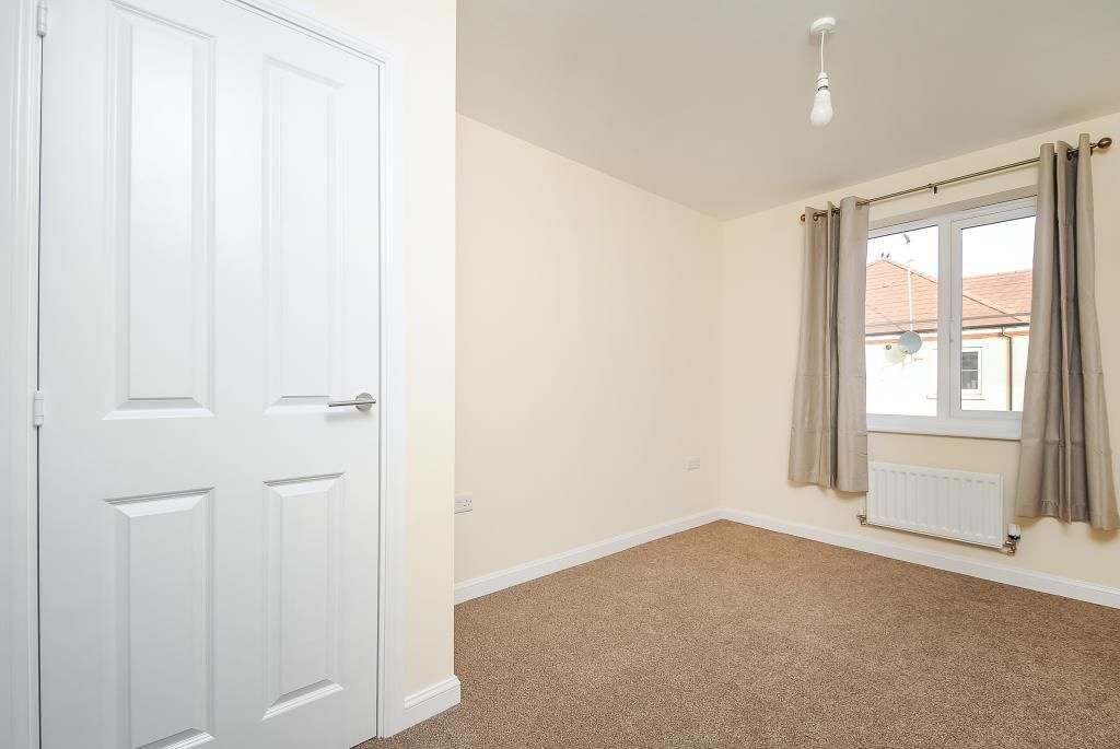 2 bed flat for sale in Botley, Oxford OX2, £240,000