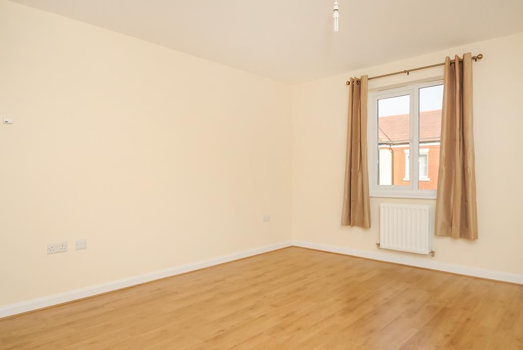2 bed flat for sale in Botley, Oxford OX2, £240,000
