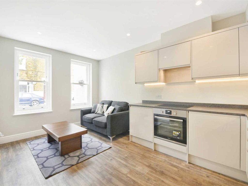 1 bed flat for sale in Waterlow Road, Archway N19, £330,000