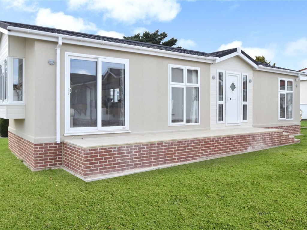 2 bed bungalow for sale in St Brelades Court, Crouch House Road, Edenbridge, Kent TN8, £149,995