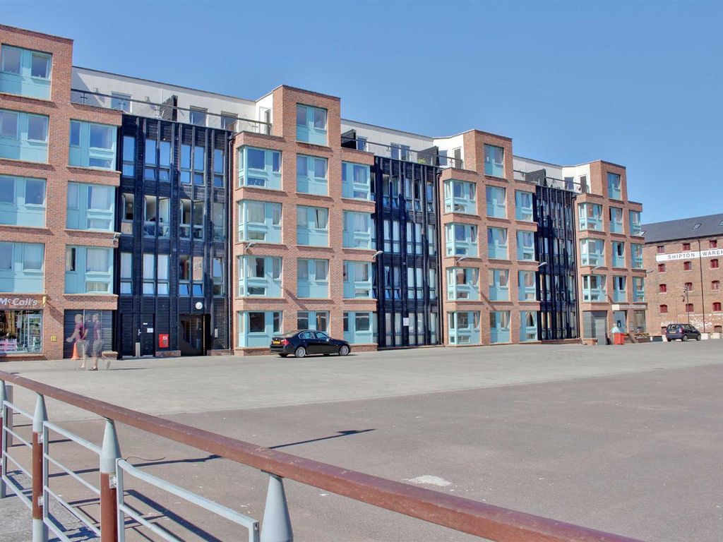 2 bed flat for sale in The Docks, Gloucester GL1, £210,000