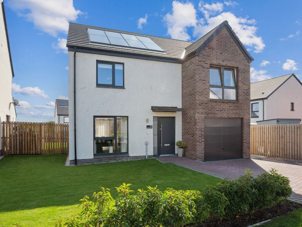 4 bed detached house for sale in Old College View, Alloa, Clackmannanshire FK10, £290,000