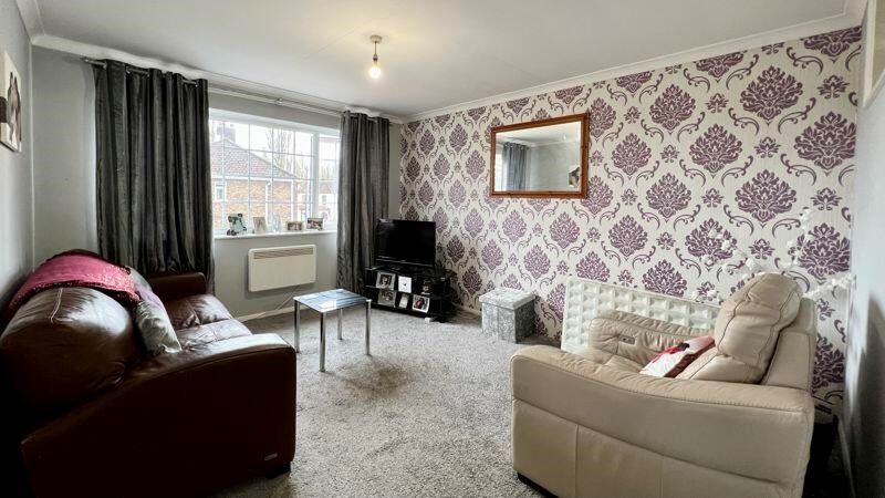 1 bed flat for sale in Gladstone Drive, Scunthorpe DN16, £34,000