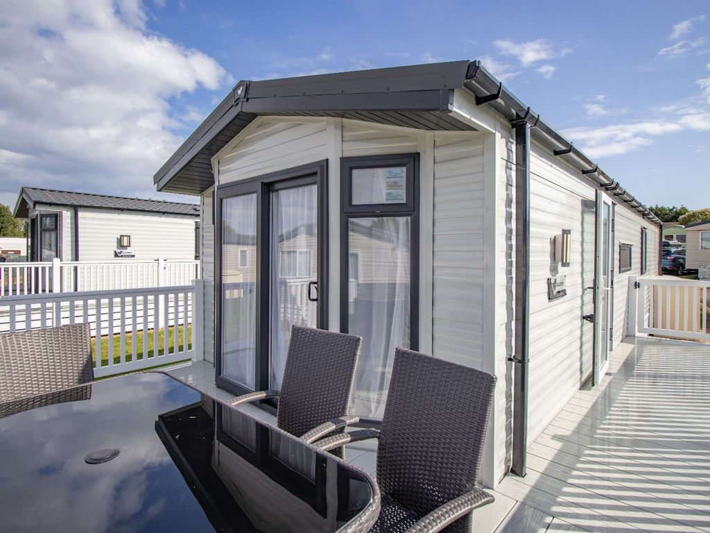2 bed mobile/park home for sale in Manor Park Caravan Site, Manor Road, Hunstanton, Norfolk PE36, £60,000