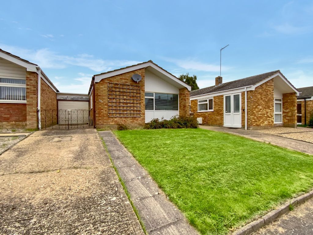 2 bed detached bungalow for sale in Gayland Avenue, Luton, Bedfordshire LU2, £280,000