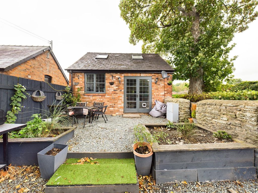 2 bed barn conversion for sale in Bucknell SY7, £300,000