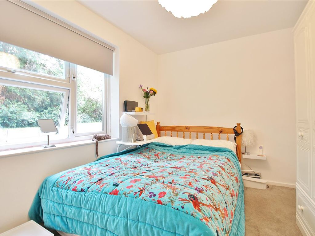 1 bed flat for sale in Hepple Close, Isleworth TW7, £260,000