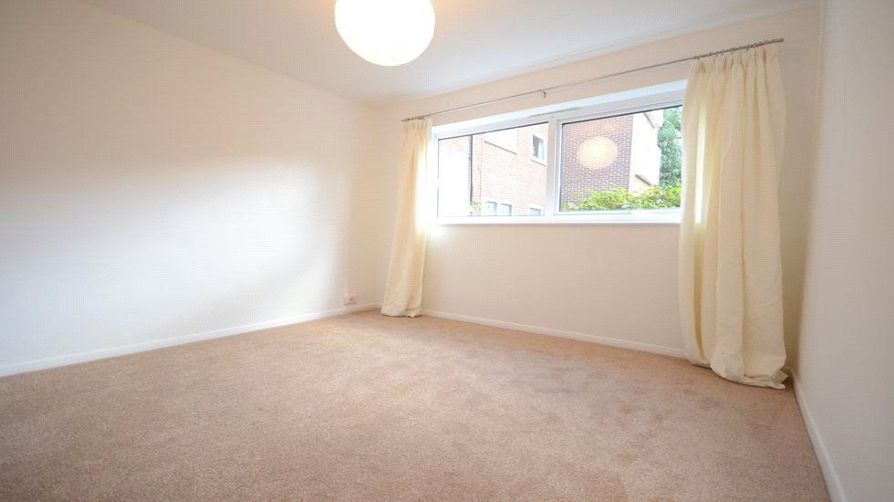 2 bed flat for sale in Southlake Court, Woodley, Reading RG5, £250,000