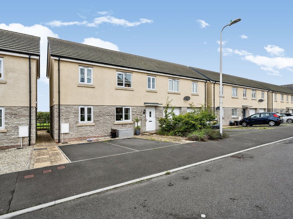1 bed flat for sale in Heol Cambell, Coity, Bridgend CF35, £100,000