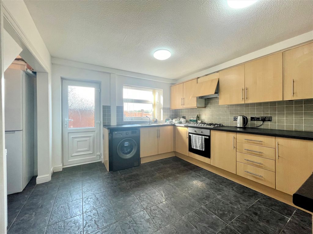 3 bed terraced house for sale in Luton Road, Preston PR2, £219,950