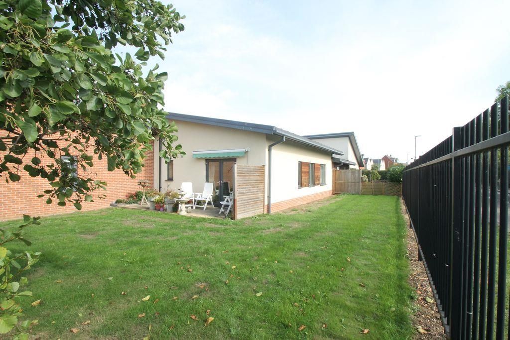 2 bed detached house for sale in Marina Court, Tewkesbury GL20, £275,000
