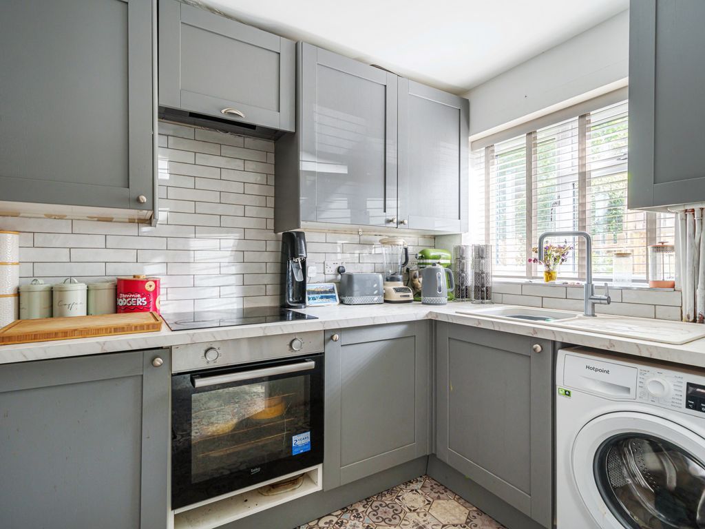 2 bed terraced house for sale in County Street, Bristol BS4, £300,000