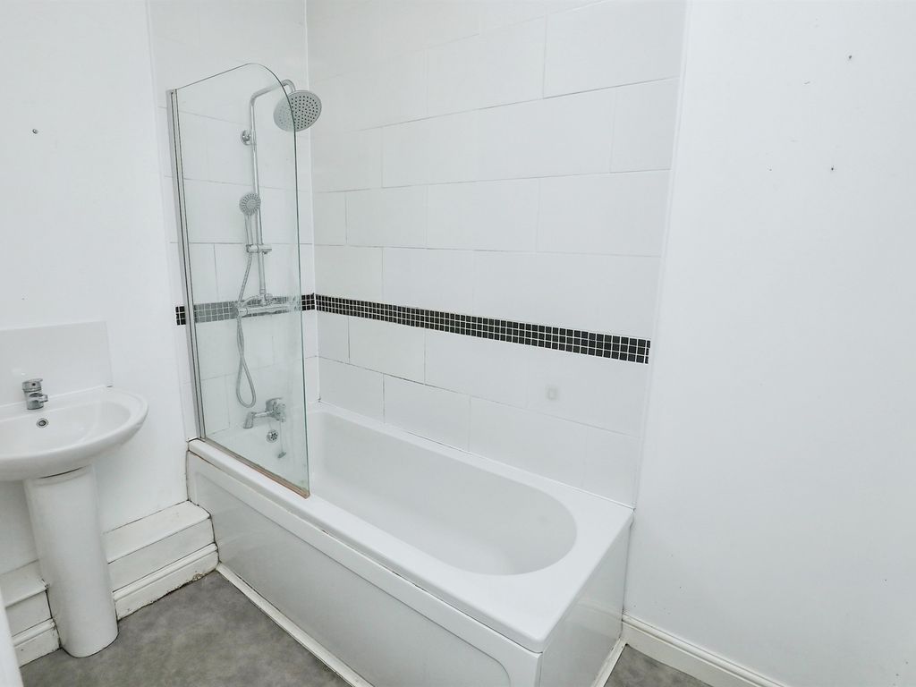 2 bed flat for sale in Thetford Road, Watton, Thetford IP25, £135,000