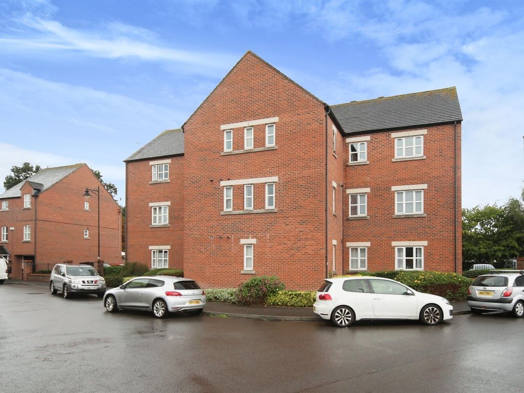 2 bed flat for sale in Massingham Park, Taunton TA2, £145,000