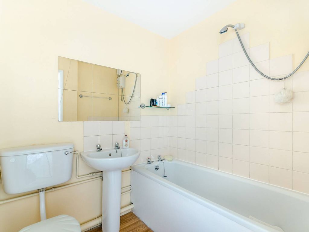 1 bed flat for sale in Samuel Close, New Cross, London SE14, £275,000