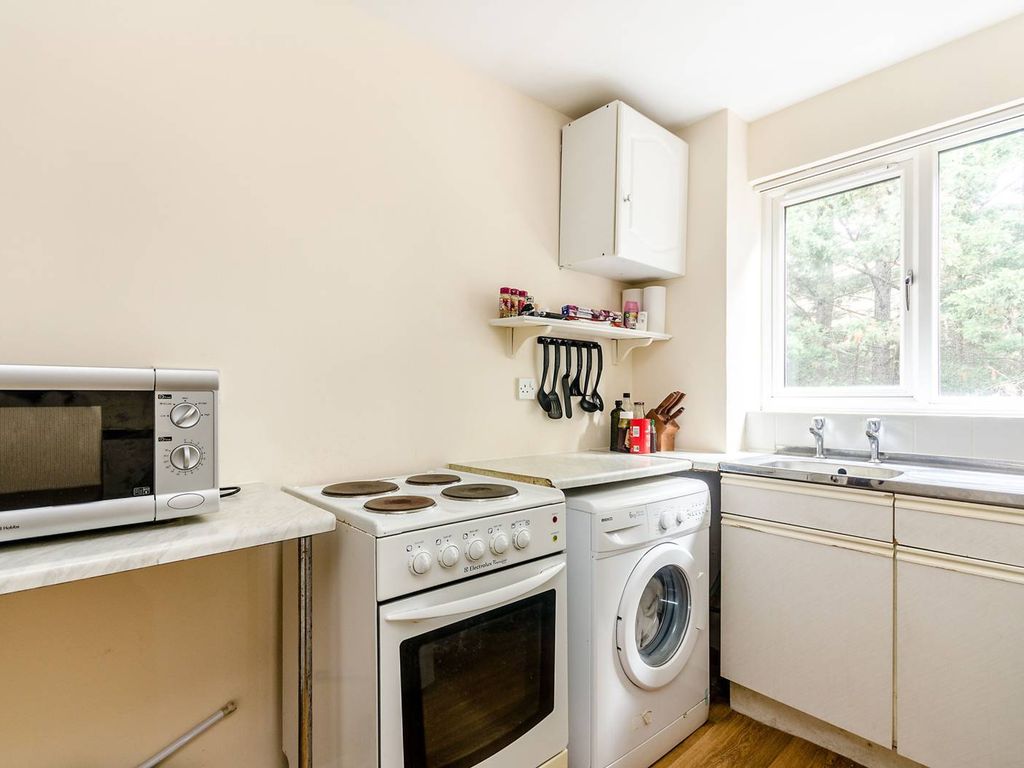1 bed flat for sale in Samuel Close, New Cross, London SE14, £275,000