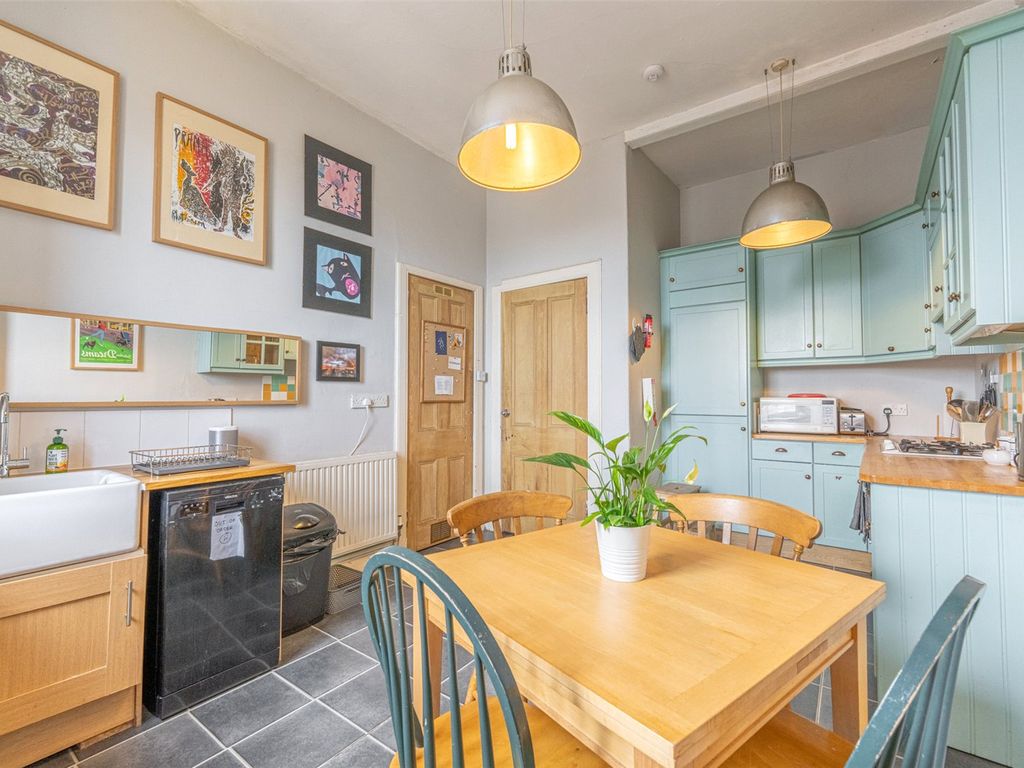 2 bed flat for sale in Leith Walk, Edinburgh EH6, £250,000