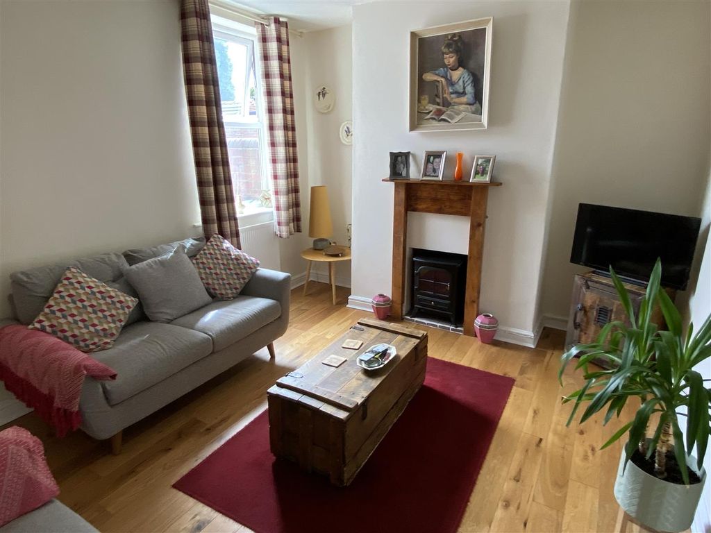 2 bed end terrace house for sale in Linton Heath, Linton DE12, £145,000