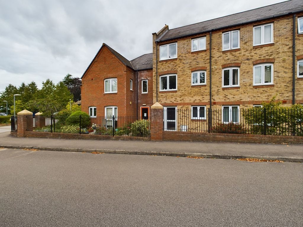 1 bed flat for sale in Priory Road, Downham Market PE38, £140,000