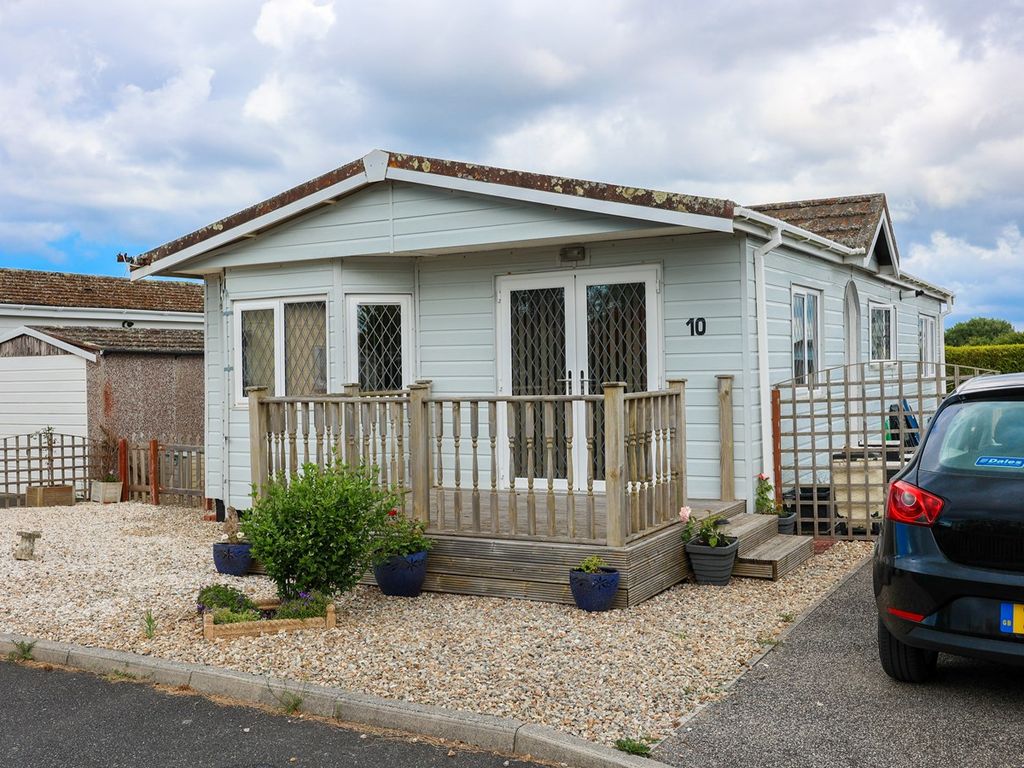 2 bed mobile/park home for sale in Pendaves, St Merryn, Padstow PL28, £130,000