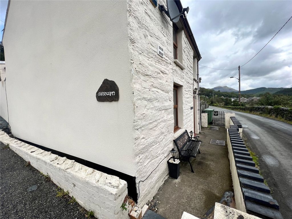 2 bed cottage for sale in Penrhyndeudraeth, Gwynedd LL48, £169,995