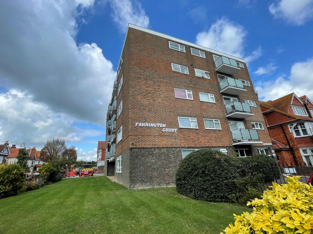 1 bed flat for sale in Old Orchard Road, Eastbourne BN21, £145,000