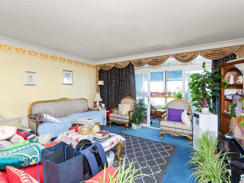 2 bed flat for sale in Sussex Heights, St. Margarets Place, Brighton BN1, £250,000