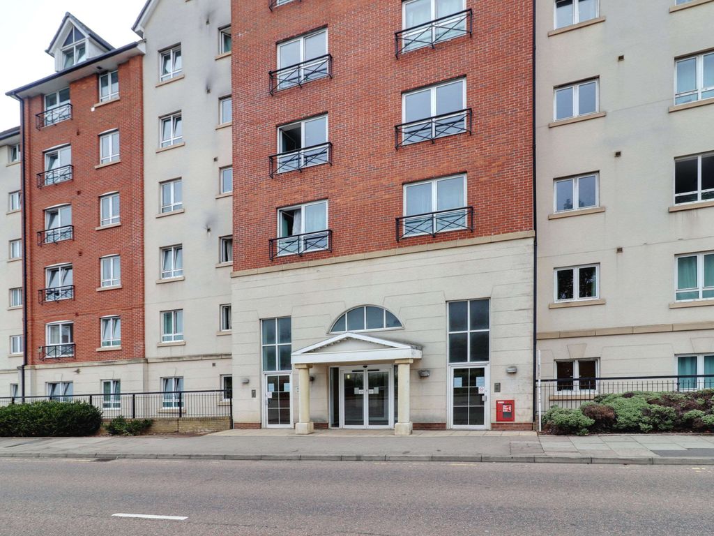 2 bed flat for sale in Alpha House, Broad Street, Northampton NN1, £140,000