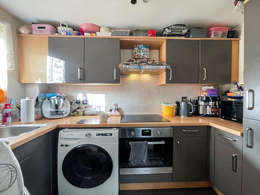 2 bed flat for sale in Fellowes Road, Peterborough PE2, £130,000