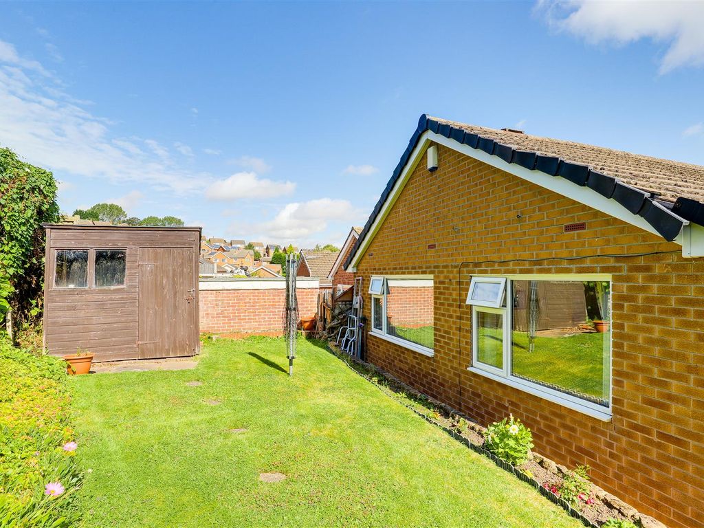 3 bed detached bungalow for sale in County Road, Gedling, Nottinghamshire NG4, £200,000