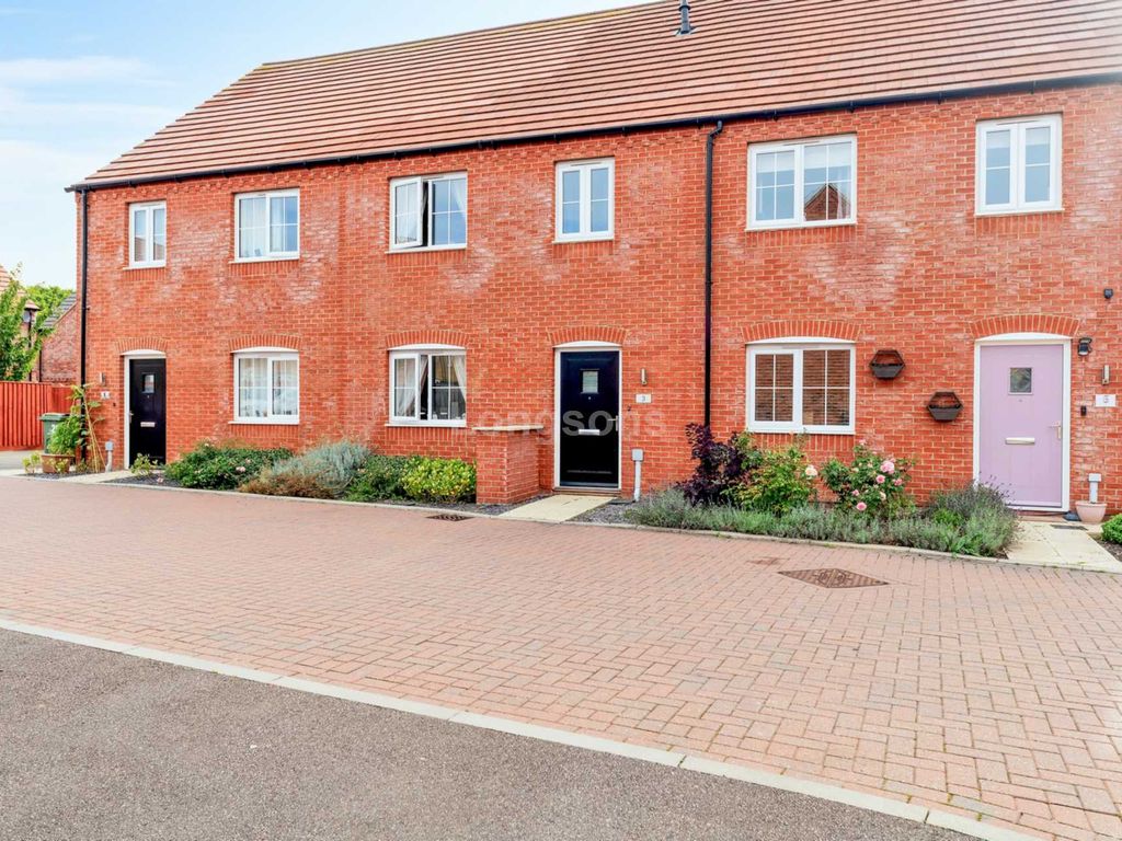 3 bed terraced house for sale in Drake Gardens, Swaffham PE37, £176,250