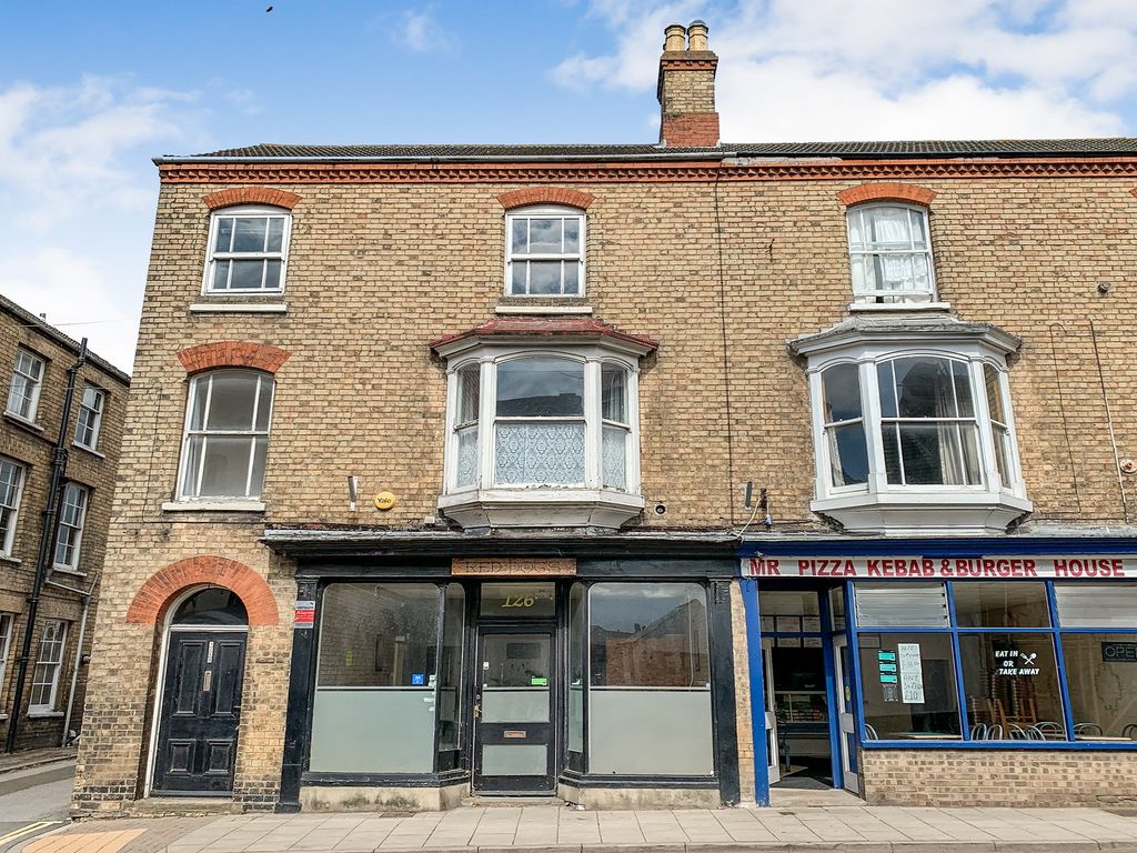 4 bed flat for sale in West Street, Alford LN13, £90,000