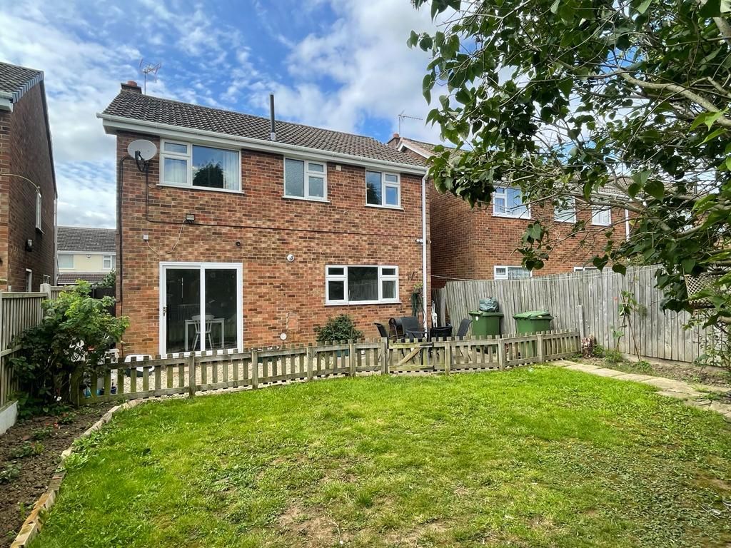 4 bed detached house for sale in Greenacres Drive, Lutterworth LE17, £325,000
