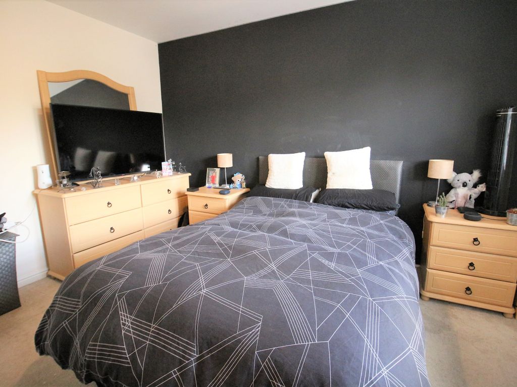 3 bed semi-detached house for sale in Dartmoor Road, Westbury BA13, £260,000
