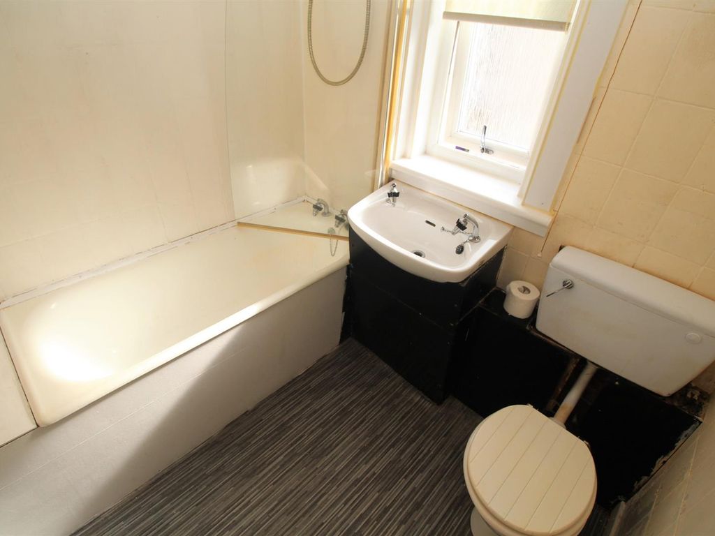 2 bed flat for sale in Dunlop Street, Greenock PA16, £79,000
