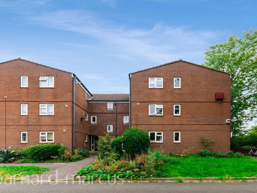 1 bed flat for sale in Staveley Gardens, London W4, £295,000