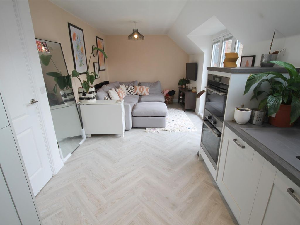1 bed flat for sale in Jenkins Way, Frenchay, Bristol BS16, £260,000