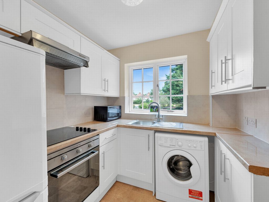 2 bed flat for sale in Southend House, Footscray Road, Eltham SE9, £230,000