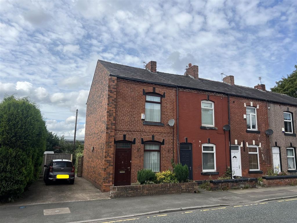 2 bed end terrace house for sale in Victoria Road, Dukinfield SK16, £160,000