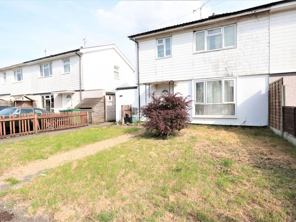 1 bed flat for sale in Taylor Road, Aylesbury HP21, £115,000