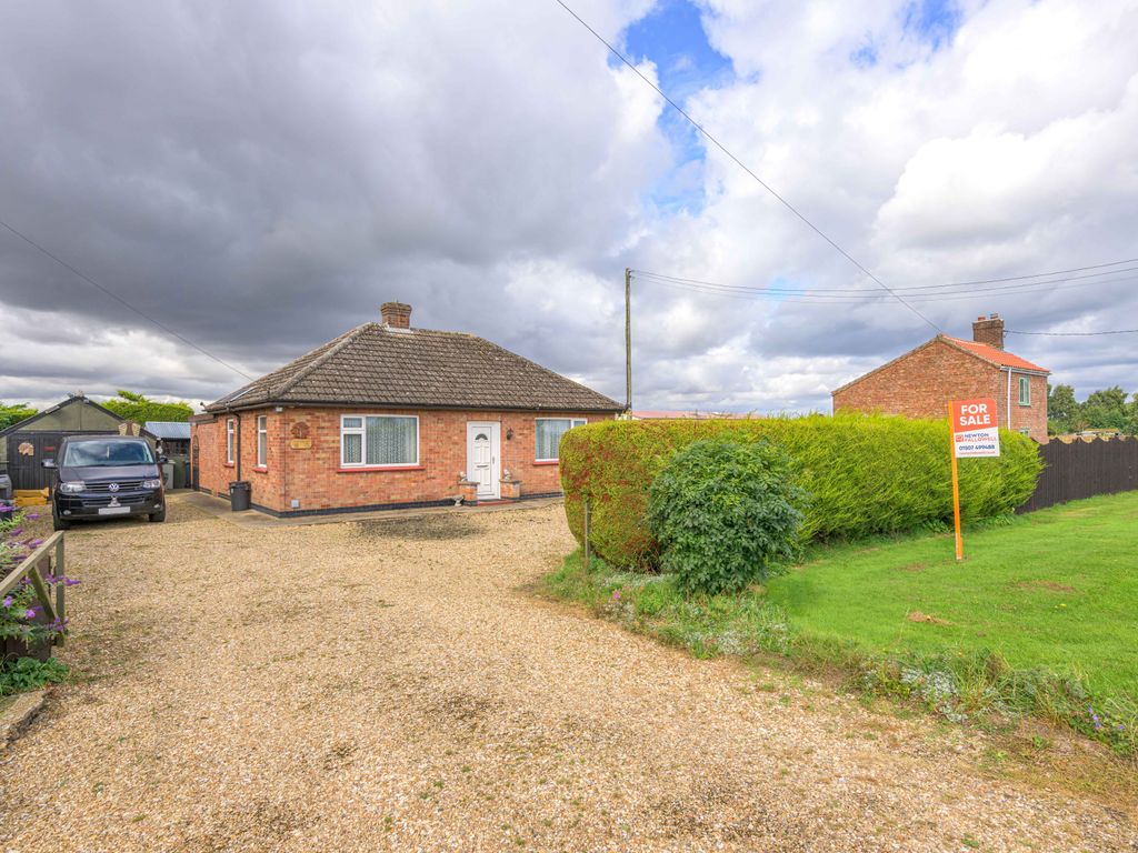 2 bed detached bungalow for sale in Sandy Bank, New York LN4, £230,000