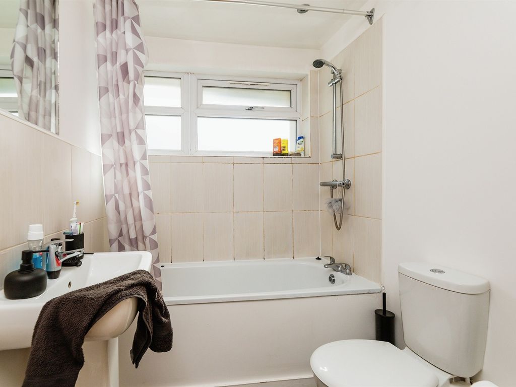 1 bed flat for sale in Heelis Street, Barnsley S70, £55,000