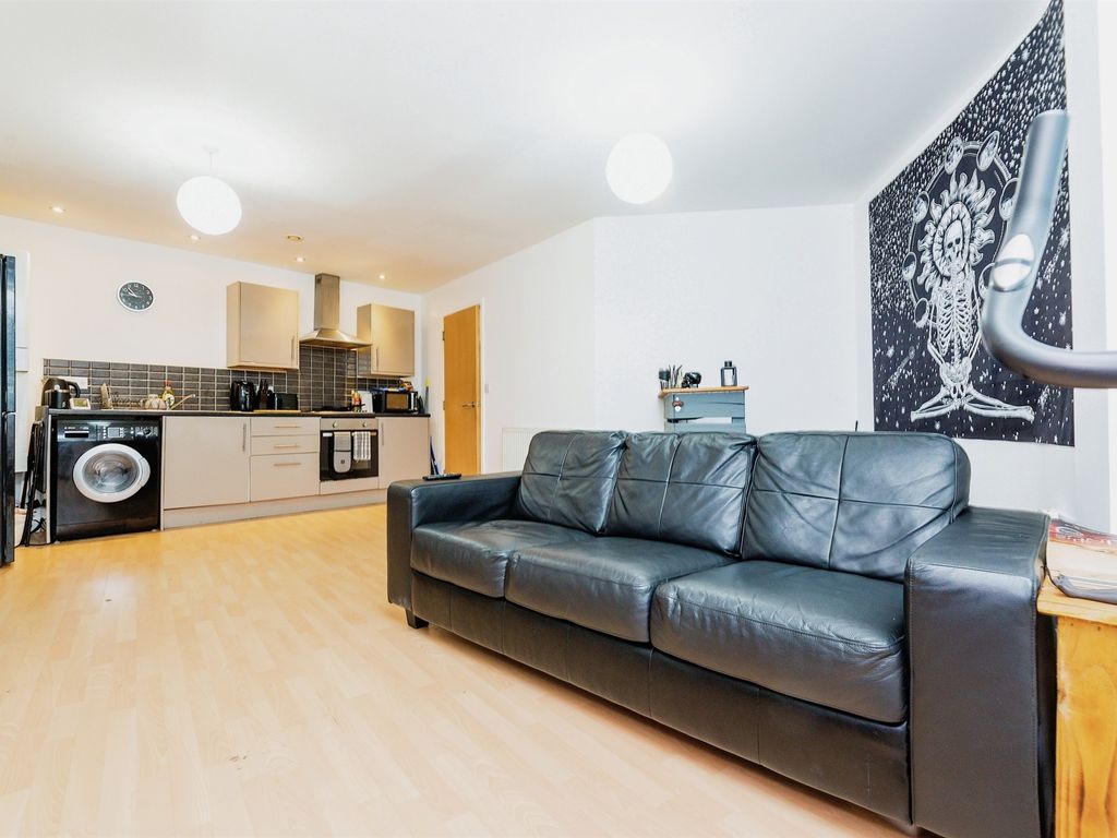 1 bed flat for sale in Heelis Street, Barnsley S70, £55,000