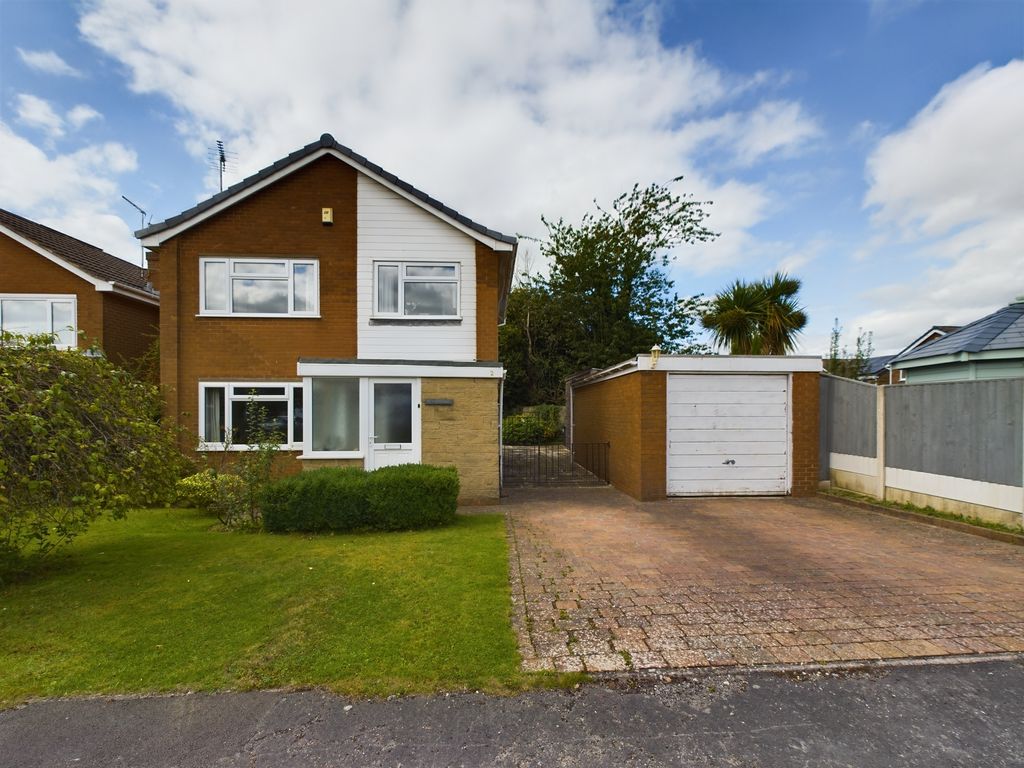 3 bed detached house for sale in Holly Grove, Alfreton DE55, £260,000