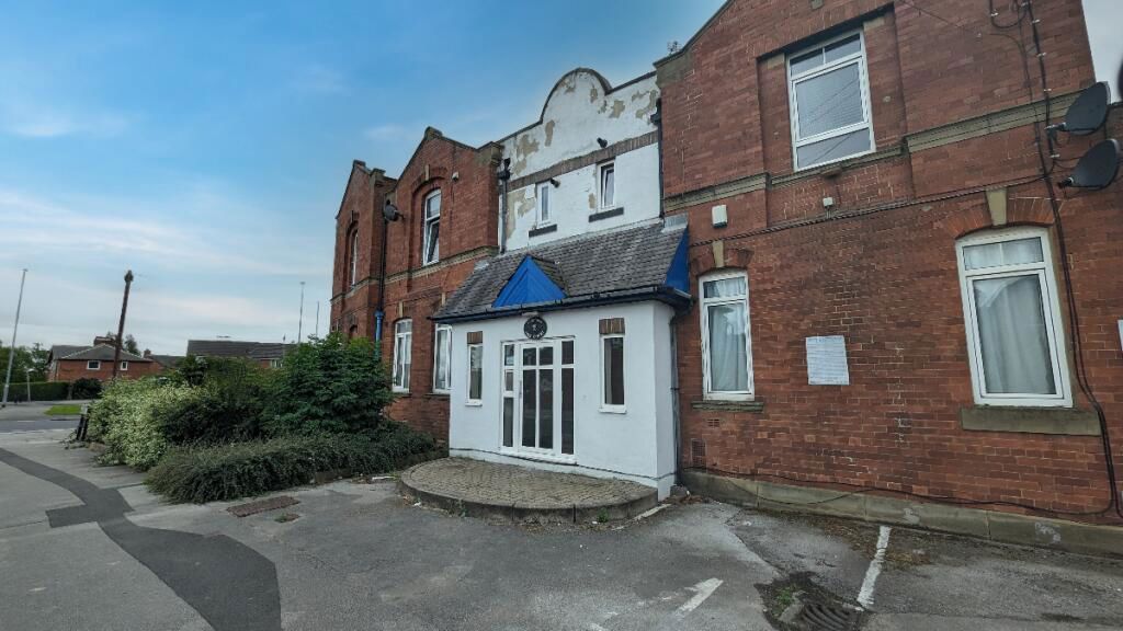 1 bed flat for sale in North Lingwell Road, Middleton, Leeds LS10, £45,000