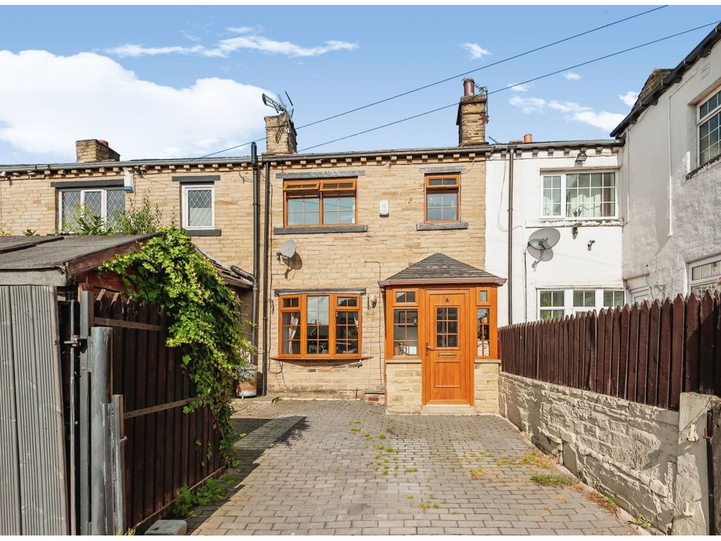 3 bed terraced house for sale in Moor Top Road, Bradford BD12, £200,000