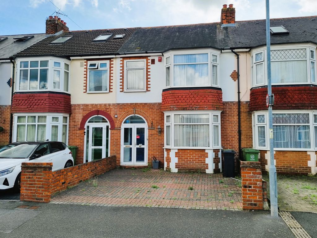 3 bed terraced house for sale in Beaconsfield Avenue, Cosham, Portsmouth PO6, £335,000